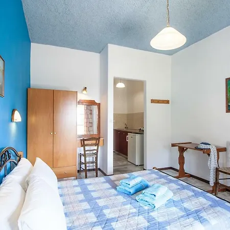 Demetris Aparthotel