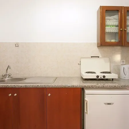 Demetris Aparthotel