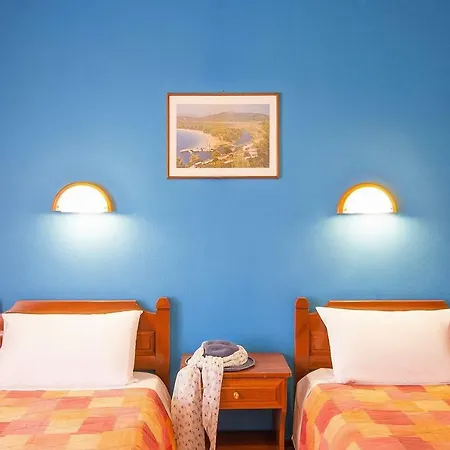 Demetris Aparthotel *