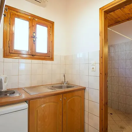 Demetris Aparthotel